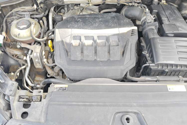 Used Volkswagen Tayron 2020 330TSI Two-Wheel Drive Luxury Smart Connectivity Version Engine Bay