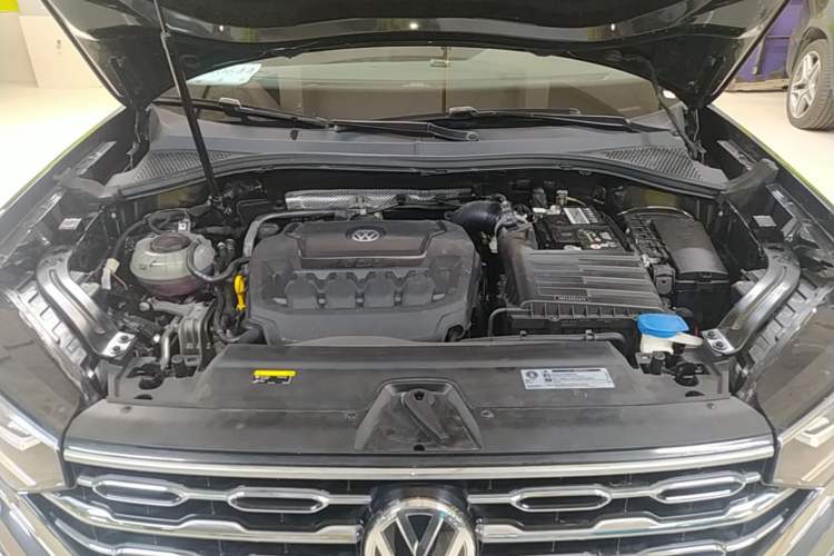 Used Volkswagen Tayron 2020 330TSI Two-Wheel Drive Luxury Smart Connectivity Version Engine Bay