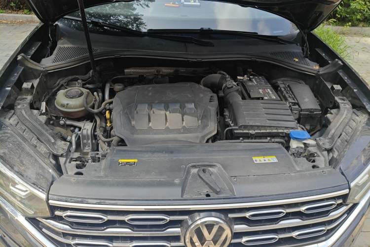 Used Volkswagen Tayron 2020 330TSI Two-Wheel Drive Luxury Smart Connectivity Version Engine Bay