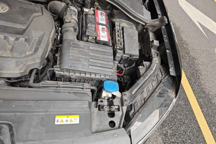 Used Volkswagen Tayron 2020 330TSI Two-Wheel Drive Luxury Smart Connectivity Version Engine Bay Left
