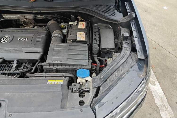 Used Volkswagen Tayron 2020 380TSI Four-Wheel Drive Luxury Connect Pro Edition Engine Bay Left