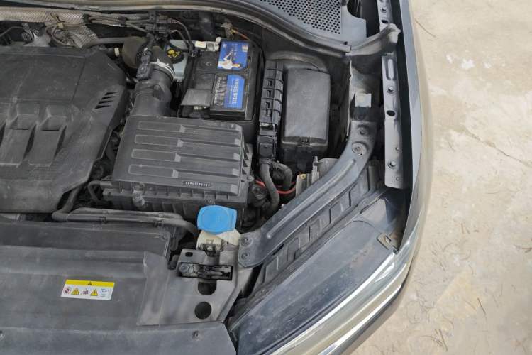 Used Volkswagen Tayron 2020 330TSI Two-Wheel Drive Luxury Connected Pro Edition Engine Bay Left