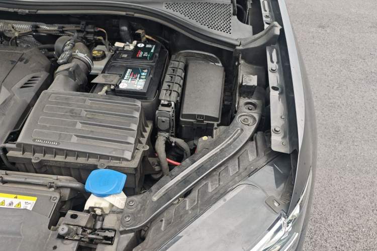 Used Volkswagen Tayron 2020 330TSI Two-Wheel Drive Luxury Smart Connectivity Version Engine Bay Left