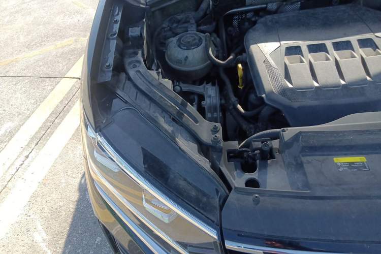 Used Volkswagen Tayron 2020 330TSI Two-Wheel Drive Luxury Smart Connectivity Version Engine Bay Right