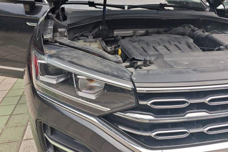 Used Volkswagen Tayron 2020 330TSI Two-Wheel Drive Luxury Connected Pro Edition Engine Bay Right