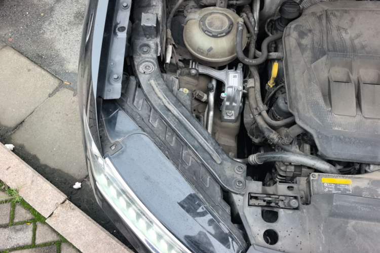 Used Volkswagen Tayron 2020 330TSI Two-Wheel Drive Luxury Smart Connectivity Version Engine Bay Right