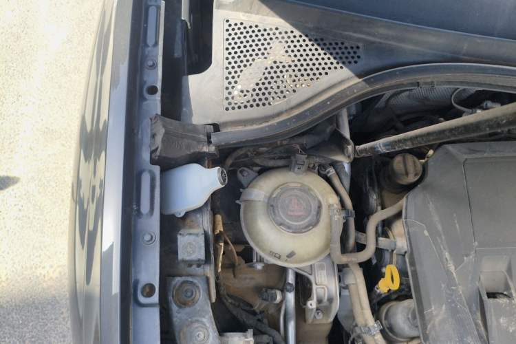 Used Volkswagen Tayron 2020 330TSI Two-Wheel Drive Luxury Smart Connectivity Version Engine Bay Right