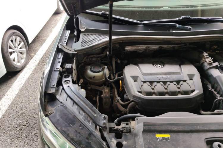 Used Volkswagen Tayron 2020 330TSI Two-Wheel Drive Luxury Smart Connectivity Version Engine Bay Right
