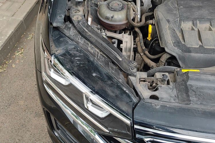 Used Volkswagen Tayron 2020 330TSI Two-Wheel Drive Luxury Connected Pro Edition Engine Bay Right