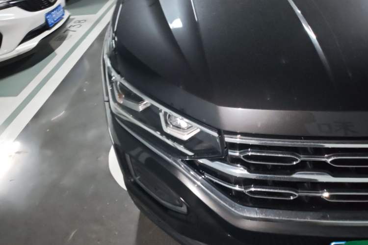 Used Volkswagen Tayron 2020 330TSI Two-Wheel Drive Luxury Connected Pro Edition Engine Bay Right