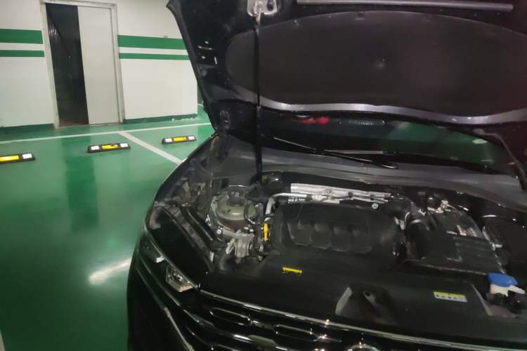 Used Volkswagen Tayron 2020 330TSI Two-Wheel Drive Luxury Connected Pro Edition Engine Bay Right