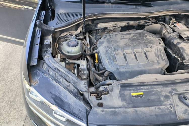 Used Volkswagen Tayron 2020 330TSI Two-Wheel Drive Luxury Smart Connectivity Version Engine Bay Right
