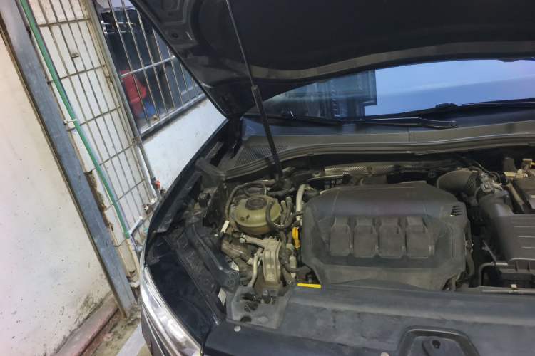 Used Volkswagen Tayron 2020 330TSI Two-Wheel Drive Luxury Smart Connectivity Version Engine Bay Right