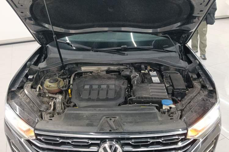 Used Volkswagen Tayron 2020 330TSI Two-Wheel Drive Luxury Smart Connectivity Version Engine Bay