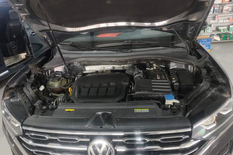 Used Volkswagen Tayron 2020 330TSI Two-Wheel Drive Luxury Smart Connectivity Version Engine Bay