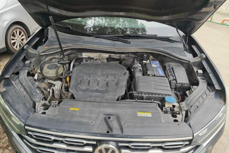 Used Volkswagen Tayron 2020 330TSI Two-Wheel Drive Luxury Connected Pro Edition Engine Bay