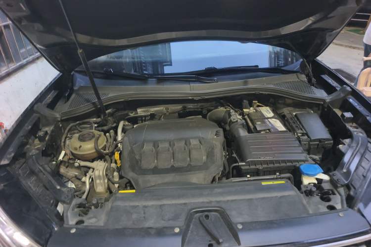 Used Volkswagen Tayron 2020 330TSI Two-Wheel Drive Luxury Smart Connectivity Version Engine Bay