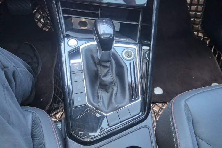 Used Volkswagen Tayron 2020 330TSI Two-Wheel Drive Luxury Smart Connectivity Version Gear Lever