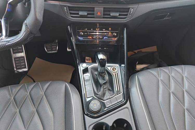 Used Volkswagen Tayron 2020 330TSI Two-Wheel Drive Luxury Smart Connectivity Version Gear Lever