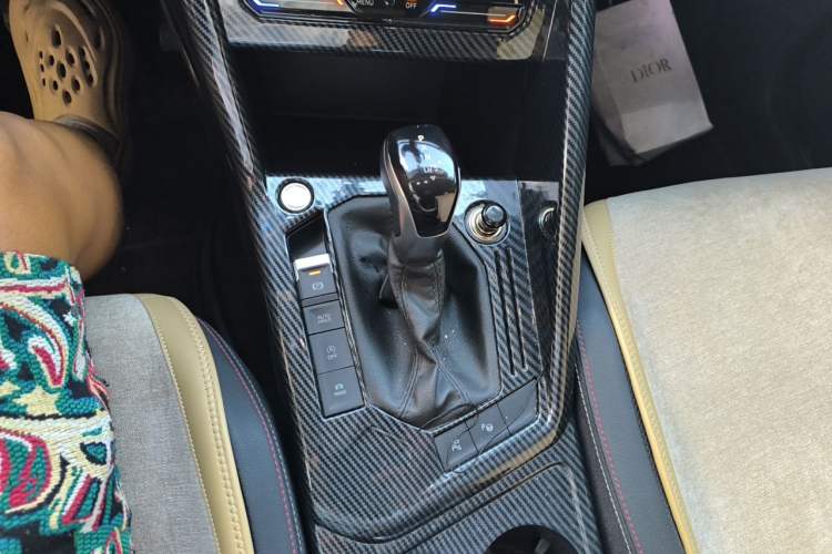 Used Volkswagen Tayron 2020 280TSI Two-Wheel Drive Luxury Connect Edition Gear Lever