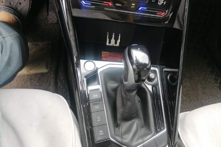 Used Volkswagen Tayron 2020 330TSI Two-Wheel Drive Luxury Smart Connectivity Version Gear Lever