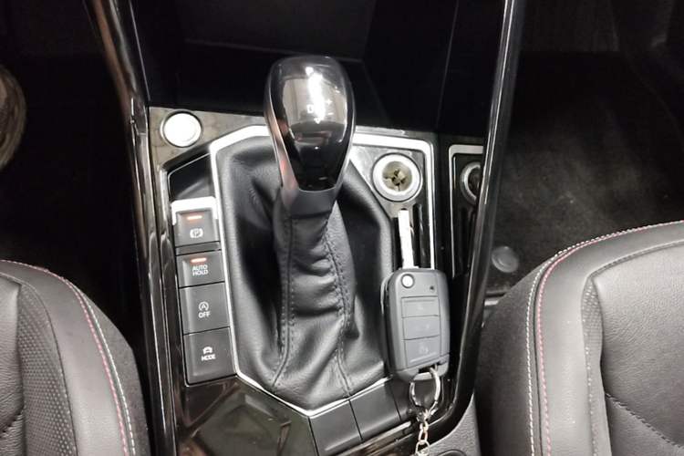 Used Volkswagen Tayron 2020 280TSI Two-Wheel Drive Luxury Connect Edition Gear Lever