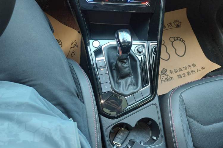 Used Volkswagen Tayron 2020 330TSI Two-Wheel Drive Luxury Smart Connectivity Version Gear Lever