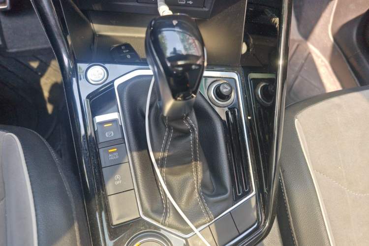 Used Volkswagen Tayron 2020 380TSI All-Wheel Drive R-Line Connected Version Gear Lever