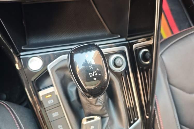 Used Volkswagen Tayron 2020 330TSI Two-Wheel Drive Luxury Smart Connectivity Version Gear Lever