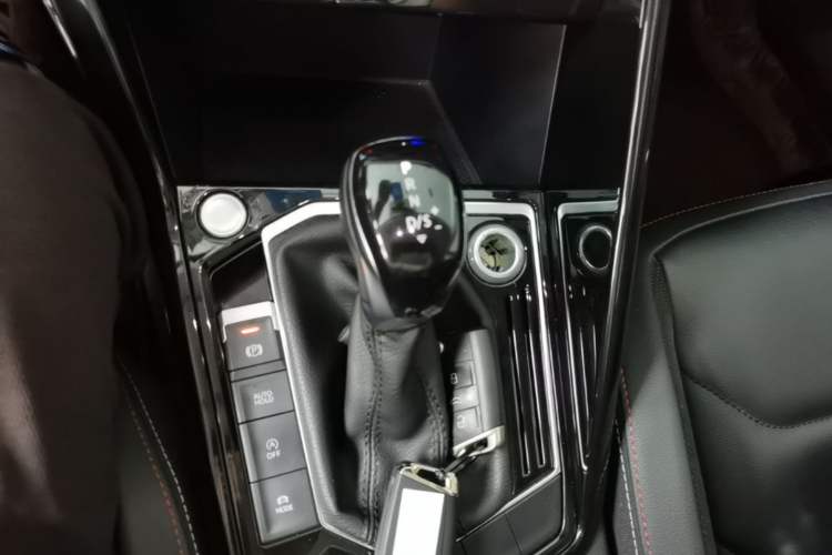 Used Volkswagen Tayron 2020 330TSI Two-Wheel Drive Luxury Smart Connectivity Version Gear Lever