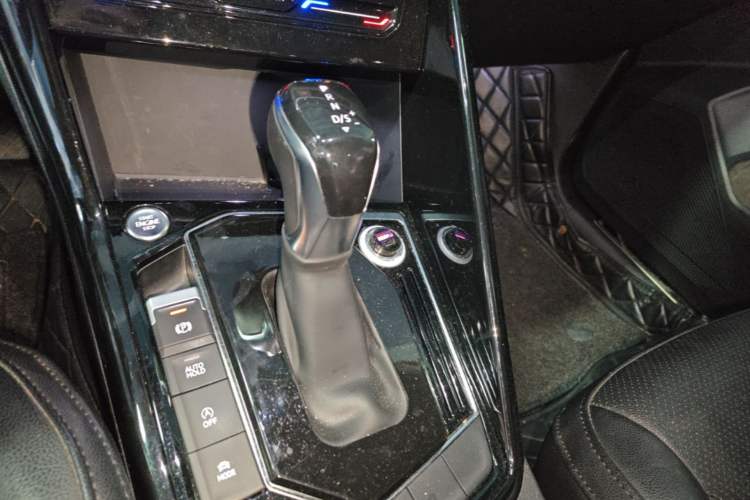Used Volkswagen Tayron 2020 330TSI Two-Wheel Drive Luxury Smart Connectivity Version Gear Lever