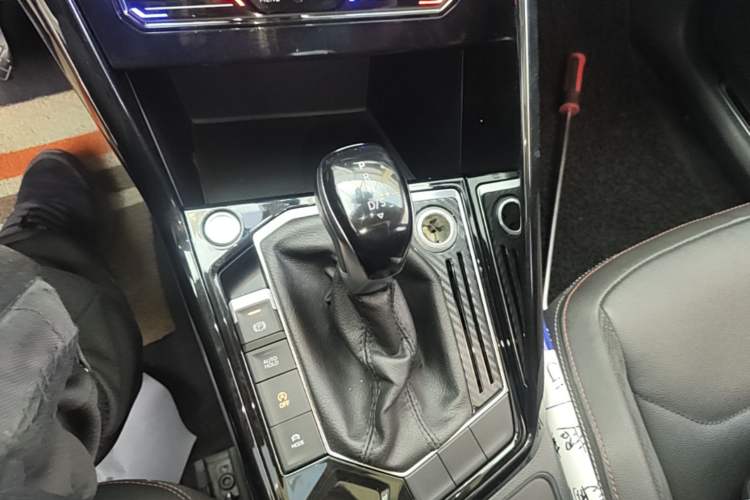 Used Volkswagen Tayron 2020 330TSI Two-Wheel Drive Luxury Smart Connectivity Version Gear Lever
