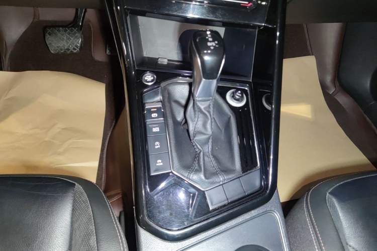 Used Volkswagen Tayron 2020 330TSI Two-Wheel Drive Luxury Smart Connectivity Version Gear Lever