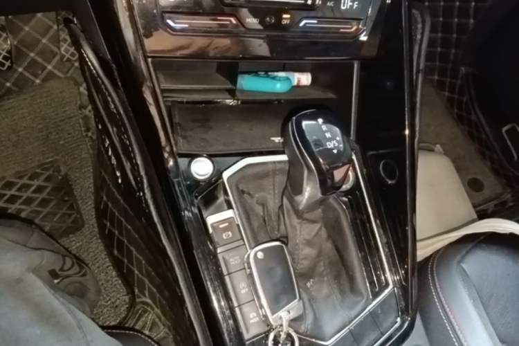 Used Volkswagen Tayron 2020 280TSI Two-Wheel Drive Luxury Connect Edition Gear Lever