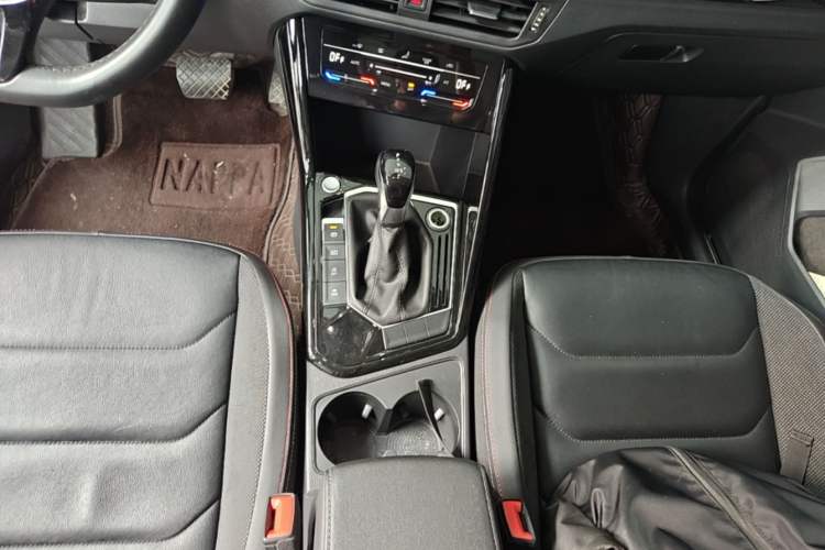 Used Volkswagen Tayron 2020 330TSI Two-Wheel Drive Luxury Smart Connectivity Version Gear Lever