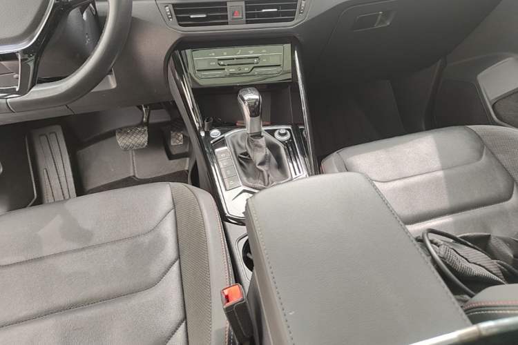 Used Volkswagen Tayron 2020 330TSI Two-Wheel Drive Luxury Smart Connectivity Version Gear Lever