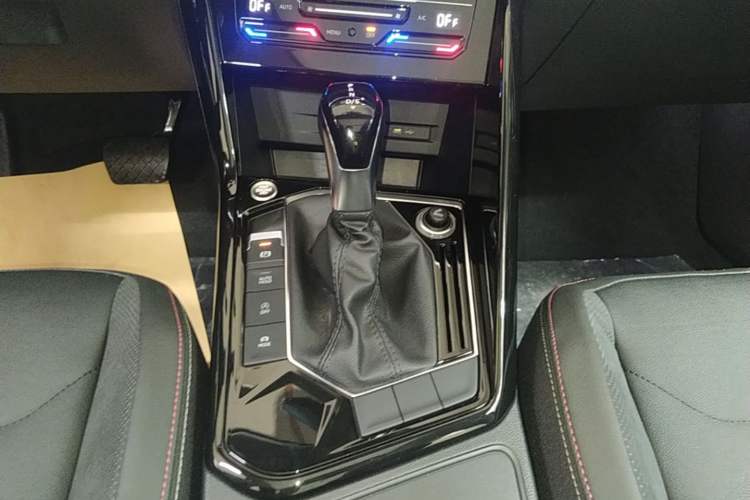 Used Volkswagen Tayron 2020 330TSI Two-Wheel Drive Luxury Smart Connectivity Version Gear Lever