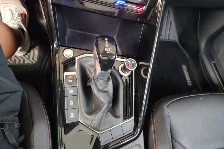 Used Volkswagen Tayron 2020 330TSI Two-Wheel Drive Luxury Smart Connectivity Version Gear Lever