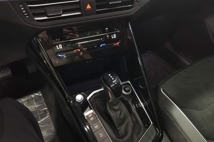 Used Volkswagen Tayron 2020 330TSI Two-Wheel Drive Luxury Connected Pro Edition Gear Lever