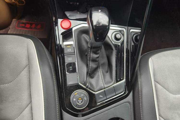 Used Volkswagen Tayron 2020 380TSI All-Wheel Drive R-Line Connected Version Gear Lever