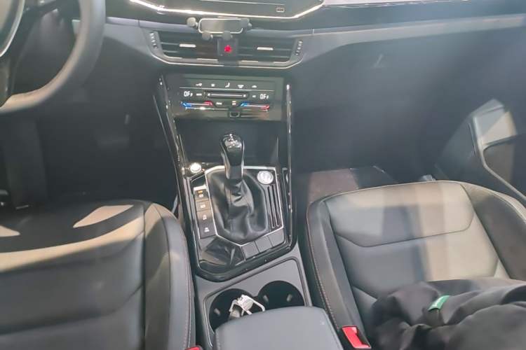 Used Volkswagen Tayron 2020 330TSI Two-Wheel Drive Luxury Smart Connectivity Version Gear Lever