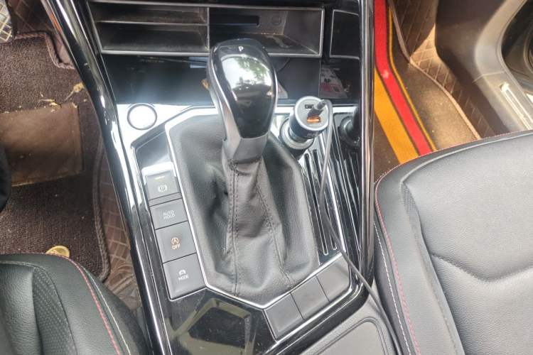 Used Volkswagen Tayron 2020 280TSI Two-Wheel Drive Luxury Connect Edition Gear Lever