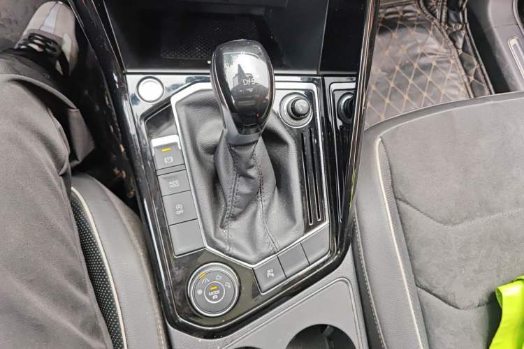 Used Volkswagen Tayron 2020 380TSI Four-Wheel Drive Luxury Connect Pro Edition Gear Lever