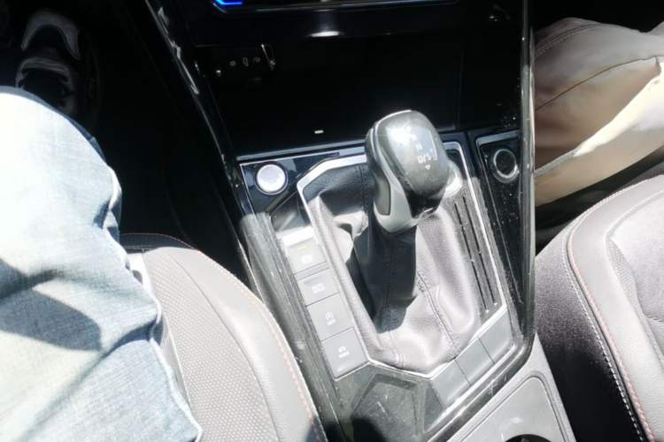 Used Volkswagen Tayron 2020 280TSI Two-Wheel Drive Luxury Connect Edition Gear Lever