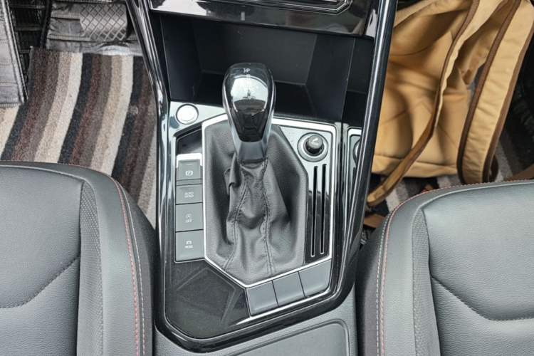 Used Volkswagen Tayron 2020 330TSI Two-Wheel Drive Luxury Smart Connectivity Version Gear Lever