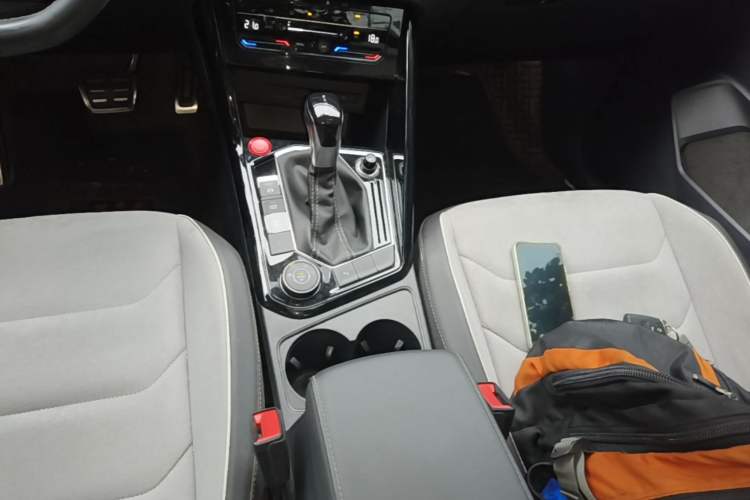 Used Volkswagen Tayron 2020 380TSI All-Wheel Drive R-Line Connected Version Gear Lever