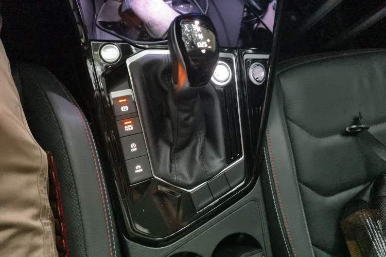 Used Volkswagen Tayron 2020 330TSI Two-Wheel Drive Luxury Smart Connectivity Version Gear Lever