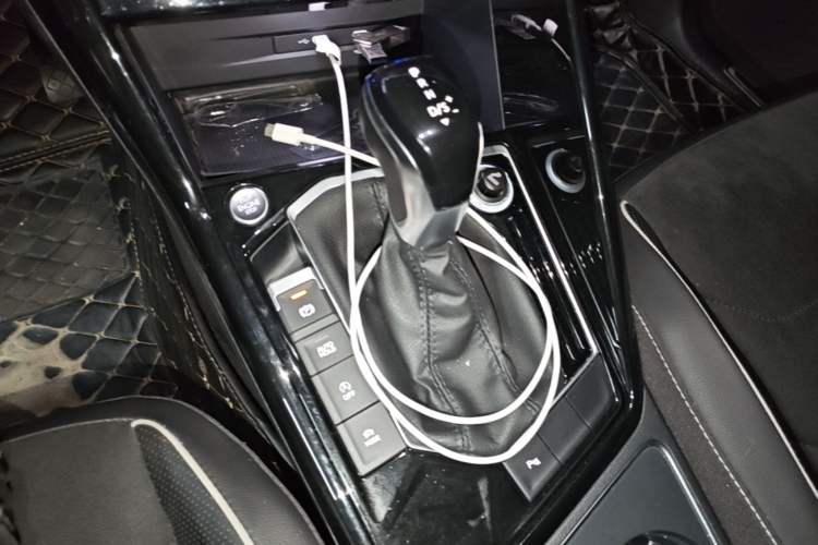 Used Volkswagen Tayron 2020 330TSI Two-Wheel Drive Luxury Connected Pro Edition Gear Lever