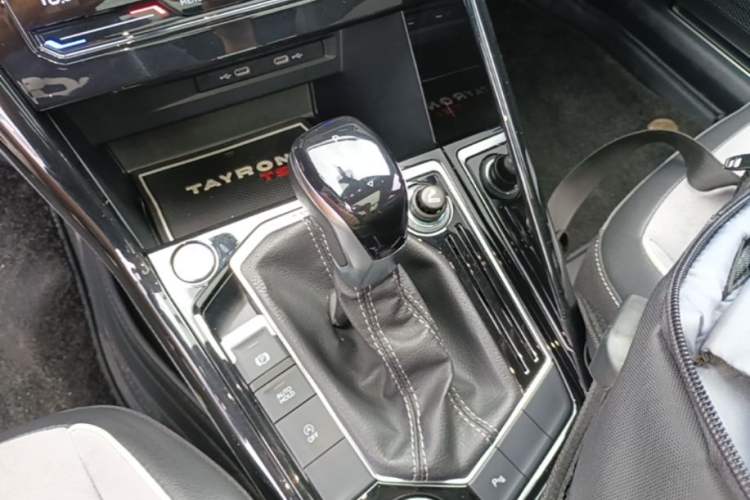 Used Volkswagen Tayron 2020 380TSI All-Wheel Drive R-Line Connected Version Gear Lever