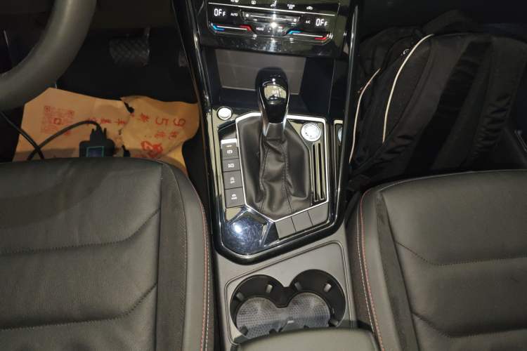 Used Volkswagen Tayron 2020 330TSI Two-Wheel Drive Luxury Smart Connectivity Version Gear Lever